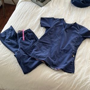 Vera Bradley xs navy blue scrub set
